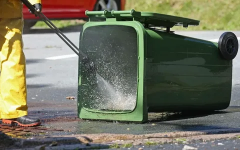 trash can cleaning equipment​